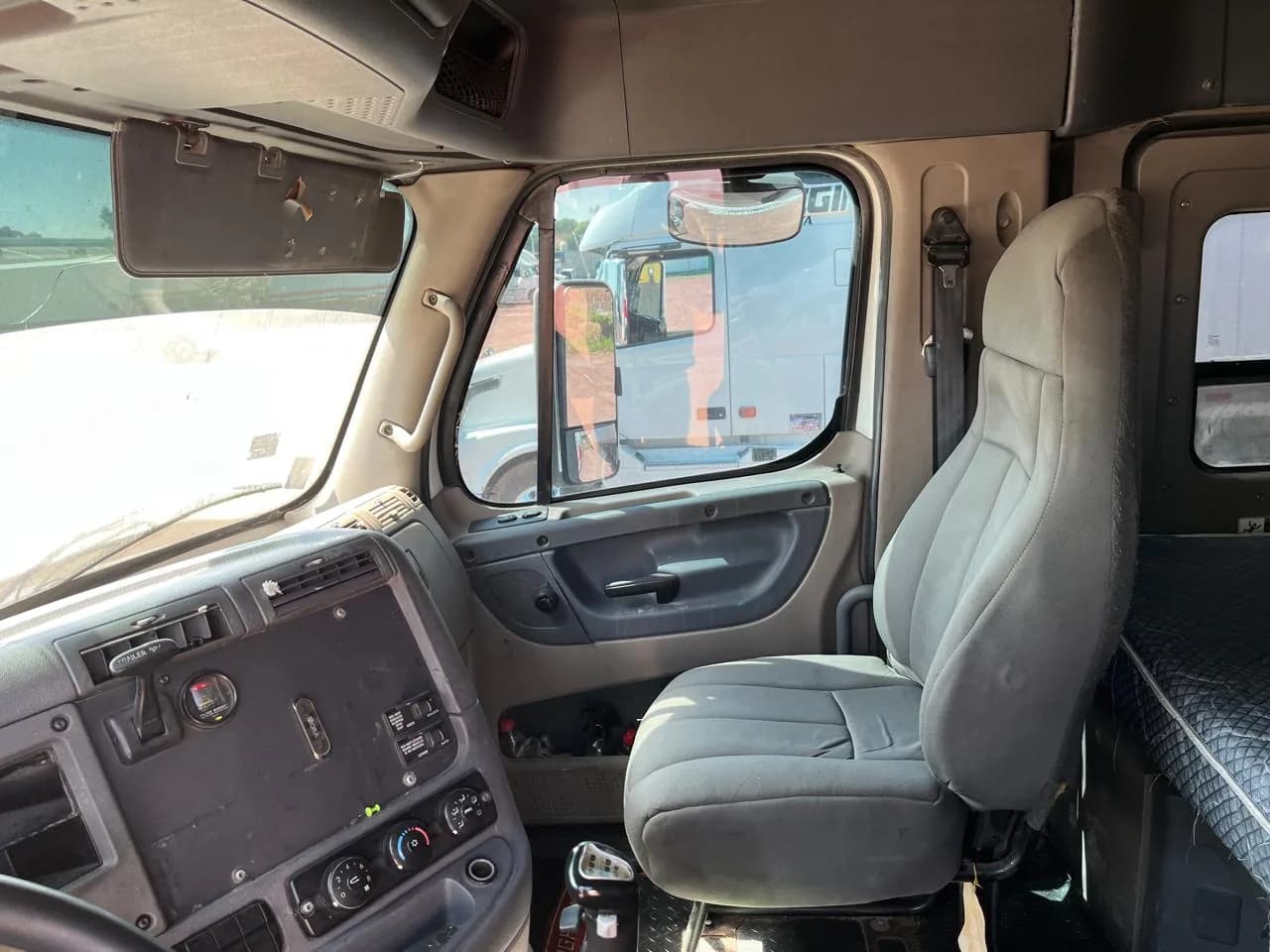 2015 Freightliner Cascadia Tractocamión 5ta rueda publicado en Expocamión — foto 4 de 7