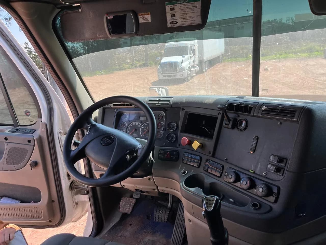 2015 Freightliner Cascadia Tractocamión 5ta rueda publicado en Expocamión — foto 5 de 7