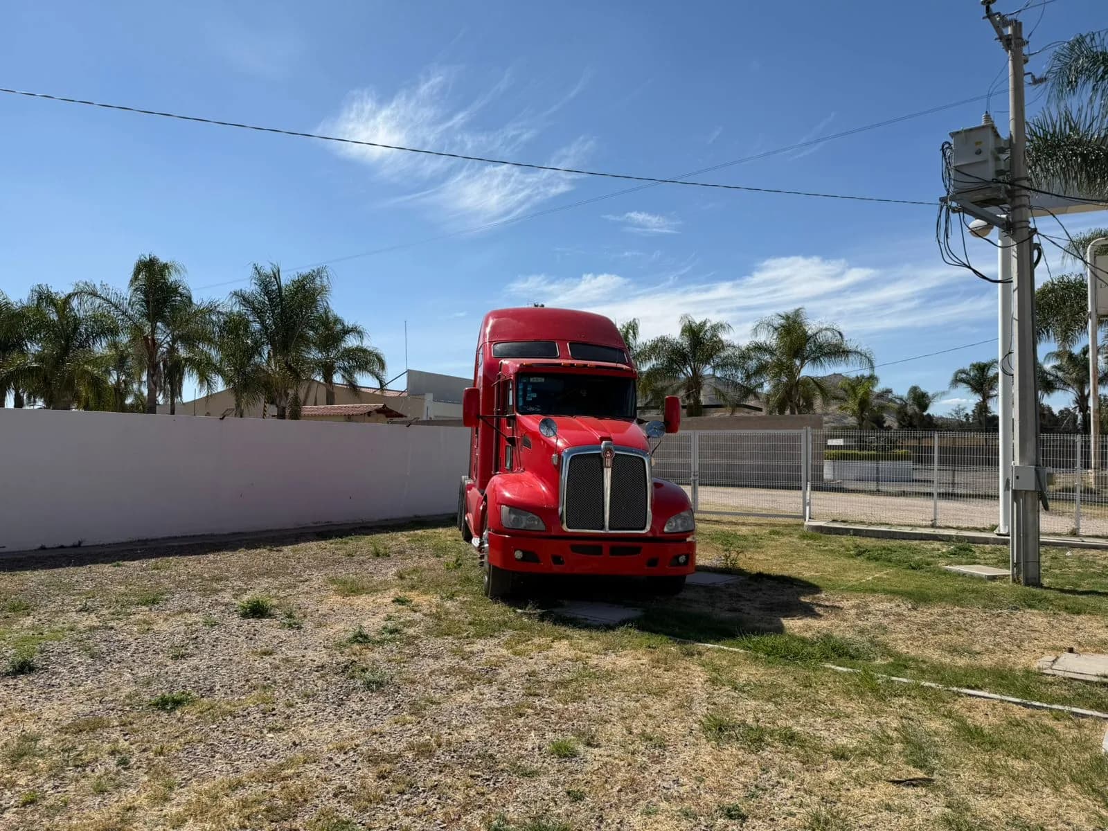 2014 Kenworth T660 Tractocamión 5ta rueda publicado en Expocamión — foto 5 de 6