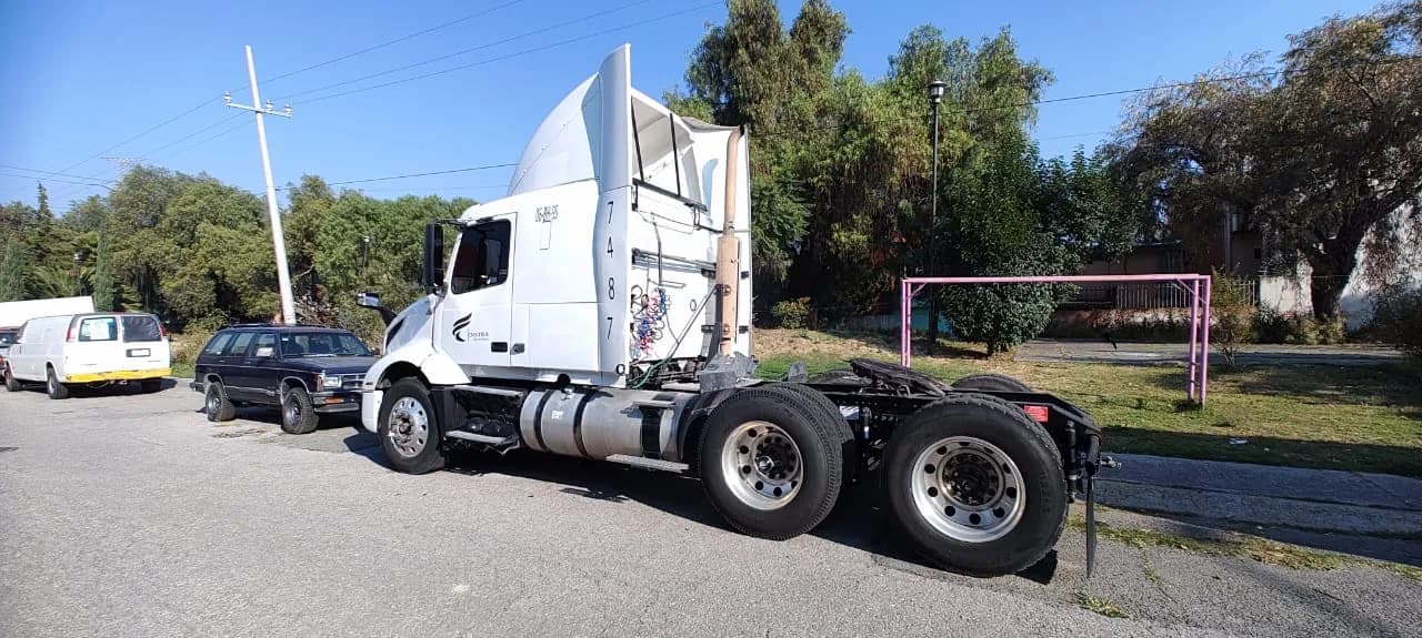 2019 Volvo VNL 64T Tractocamión 5ta rueda publicado en Expocamión — foto 4 de 4
