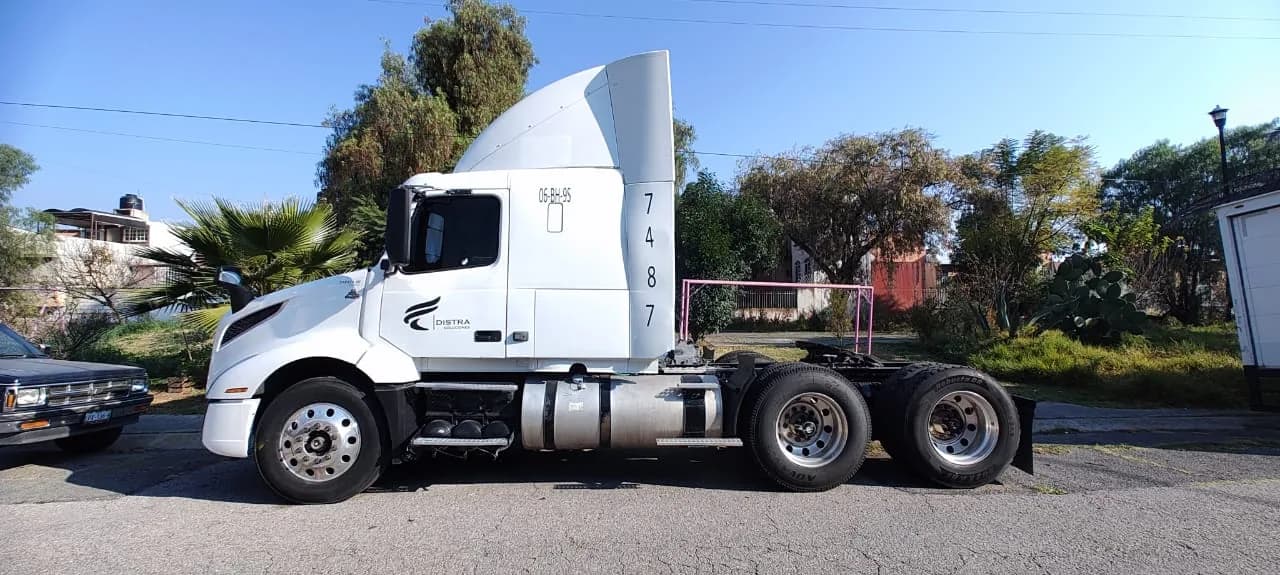2019 Volvo VNL 64T Tractocamión 5ta rueda publicado en Expocamión — foto 2 de 4