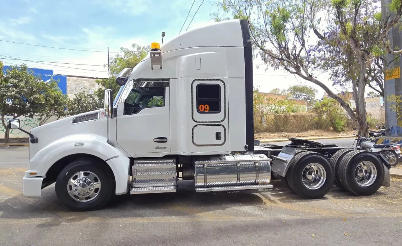 2023 Kenworth T880 Tractocamión 5ta rueda publicado en Expocamión — foto 2 de 15