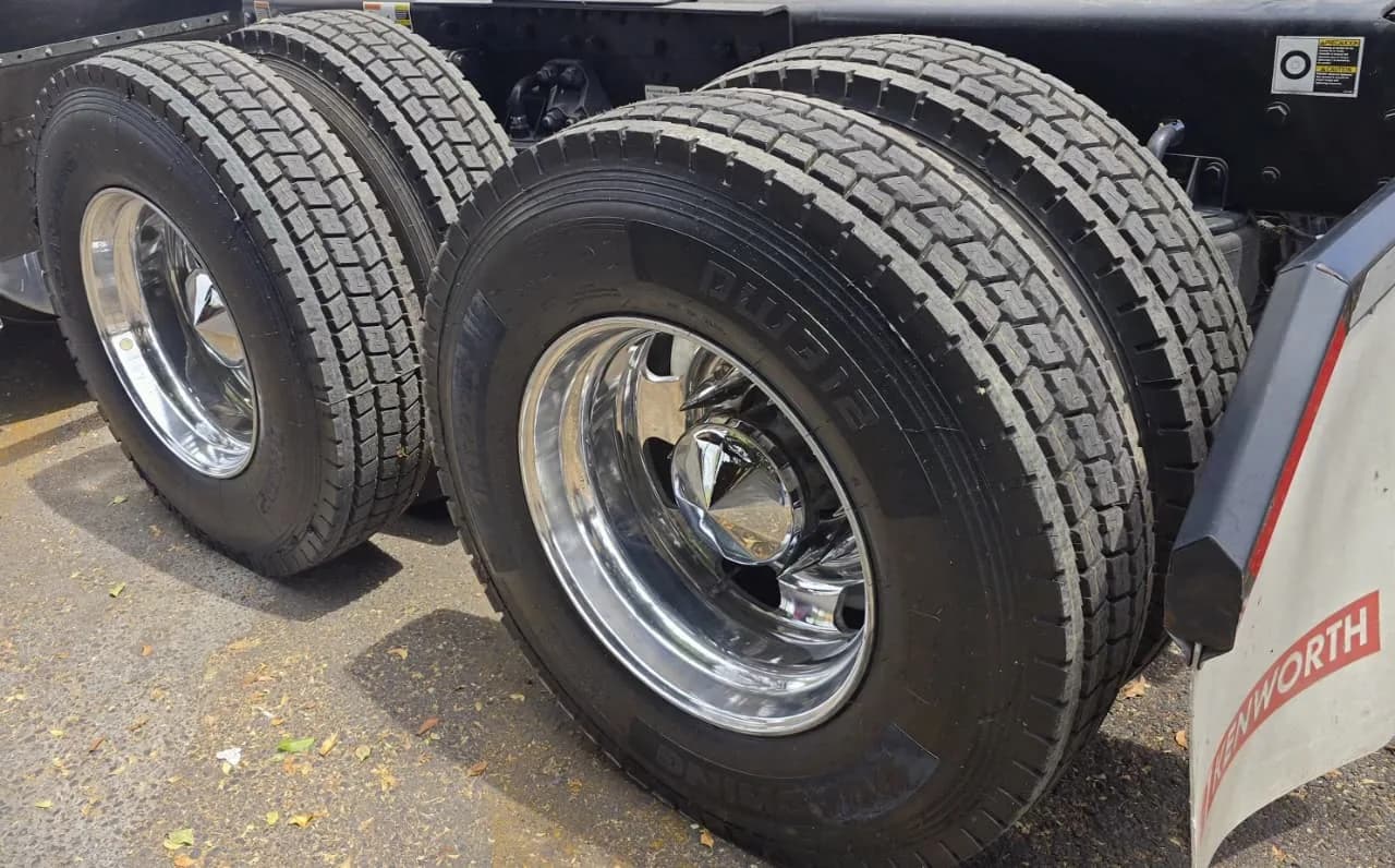 2023 Kenworth T880 Tractocamión 5ta rueda publicado en Expocamión — foto 6 de 15