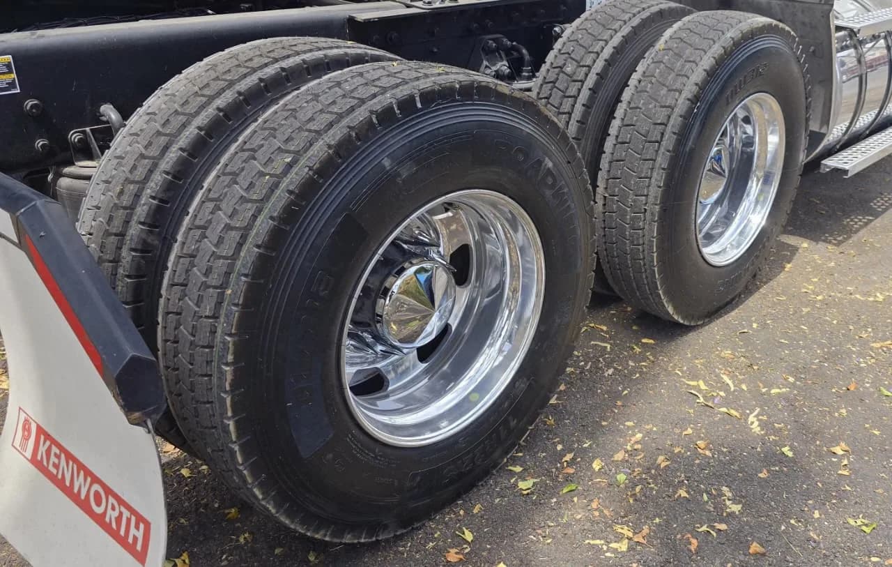 2023 Kenworth T880 Tractocamión 5ta rueda publicado en Expocamión — foto 7 de 15