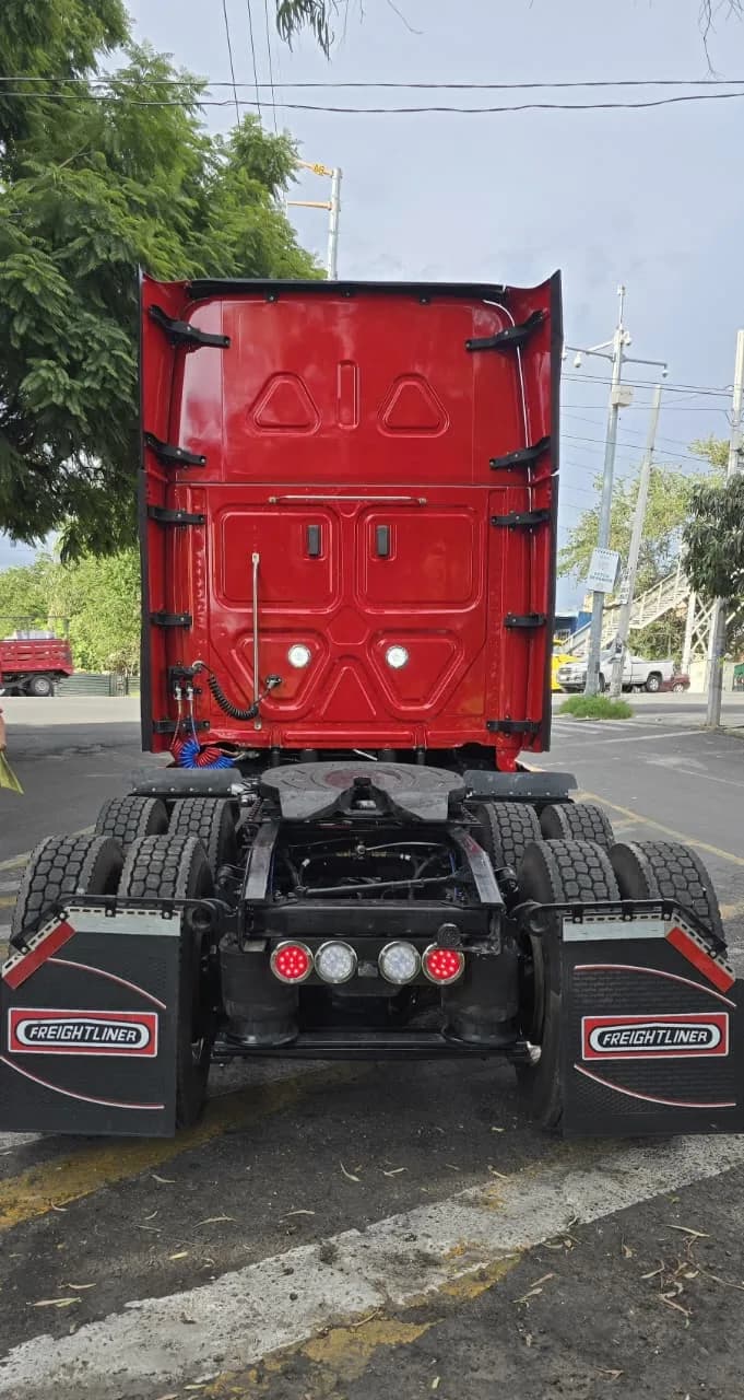 2025 Freightliner New Cascadia Tractocamión 5ta rueda publicado en Expocamión — foto 6 de 15