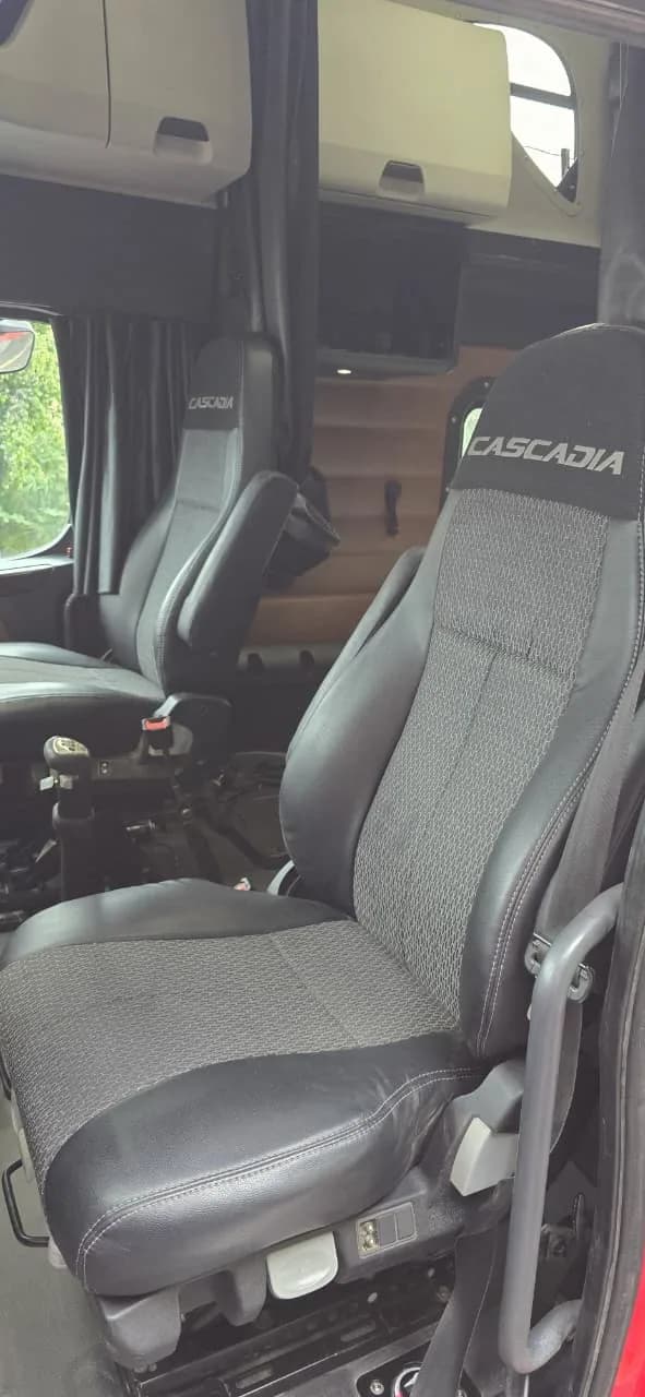 2025 Freightliner New Cascadia Tractocamión 5ta rueda publicado en Expocamión — foto 8 de 15