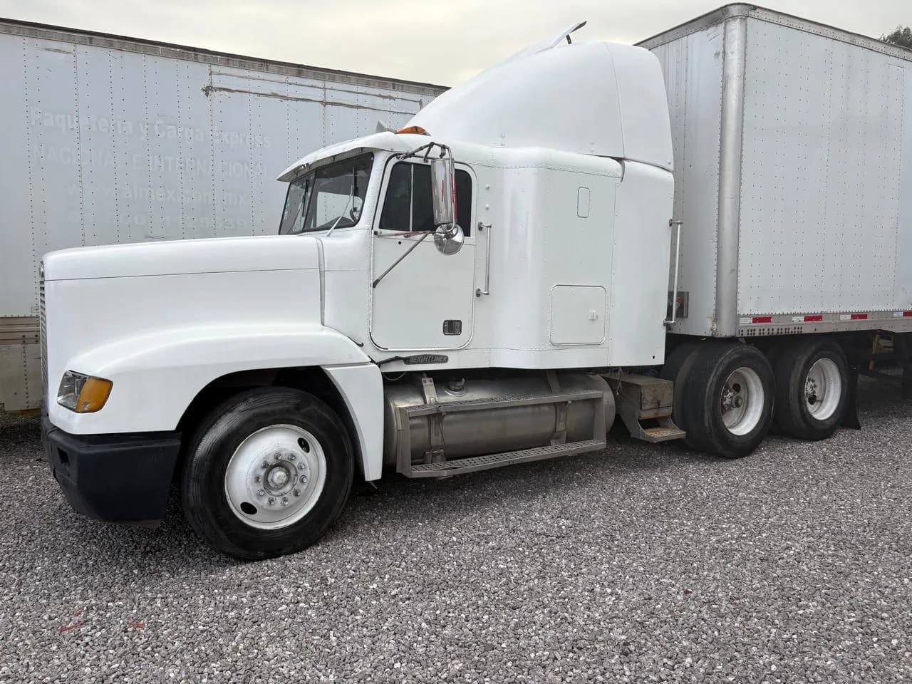 1995 Freightliner Tractocamión 5ta rueda publicado en Expocamión — foto 2 de 12