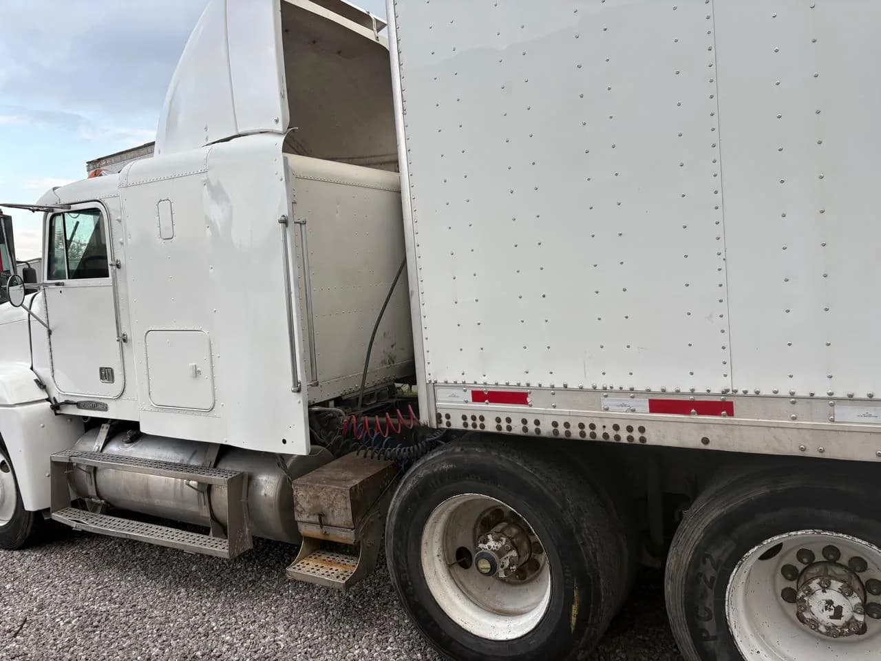 1995 Freightliner Tractocamión 5ta rueda publicado en Expocamión — foto 6 de 12