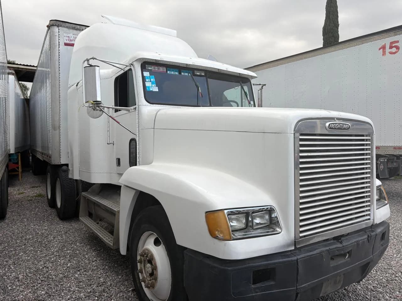 1995 Freightliner Tractocamión 5ta rueda publicado en Expocamión — foto 8 de 12
