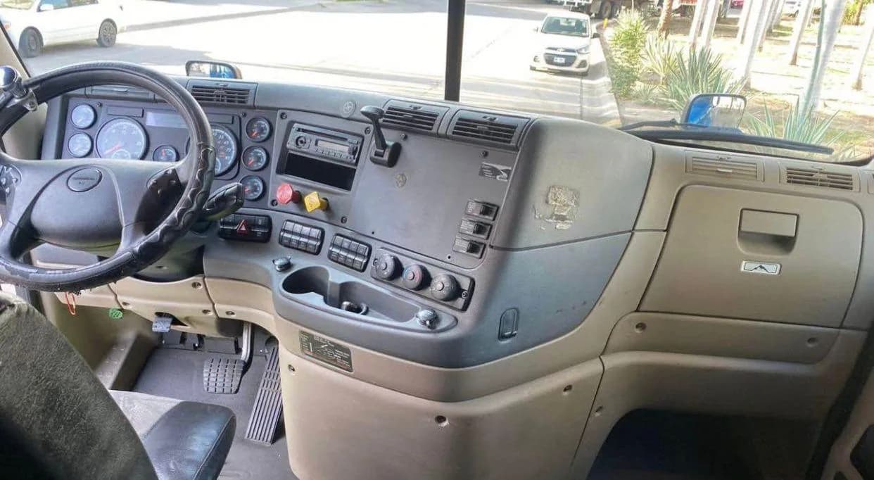 2017 Freightliner Cascadia Tractocamión 5ta rueda publicado en Expocamión — foto 4 de 10