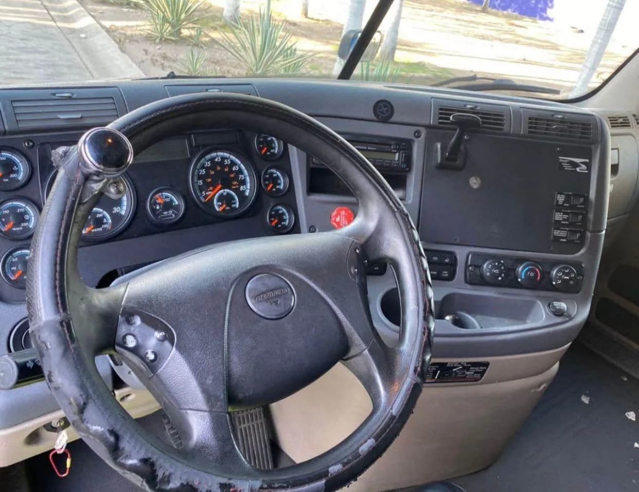 2017 Freightliner Cascadia Tractocamión 5ta rueda publicado en Expocamión — foto 9 de 10