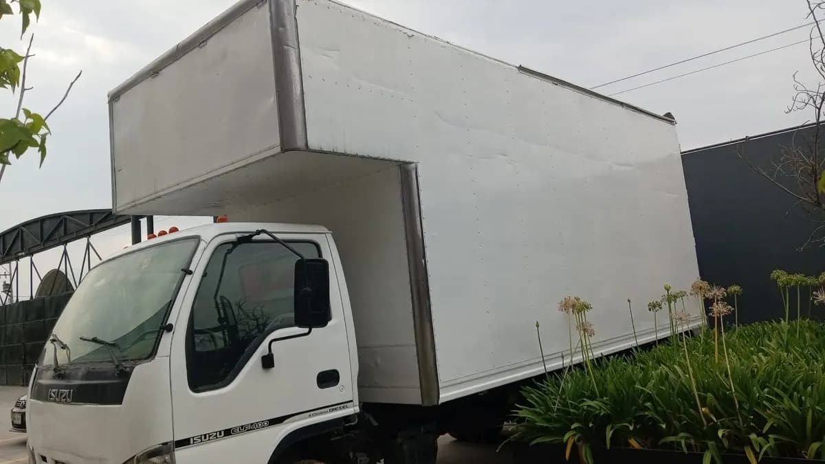 2008 Isuzu ELF 400 Rabón (2 ejes) publicado en Expocamión — foto 4 de 12