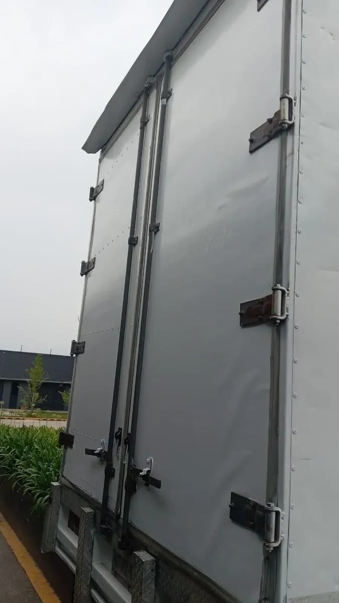 2008 Isuzu ELF 400 Rabón (2 ejes) publicado en Expocamión — foto 11 de 12
