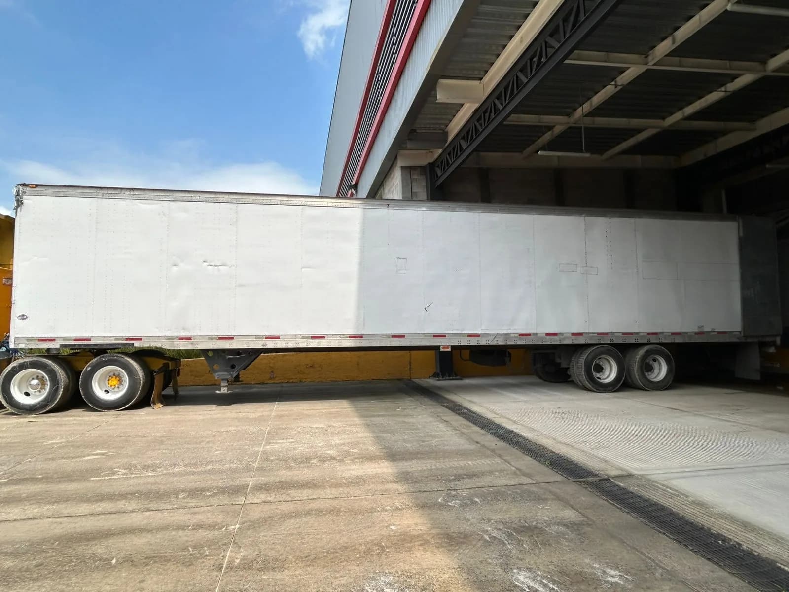 CAJA SECA 53 PIES UTILITY