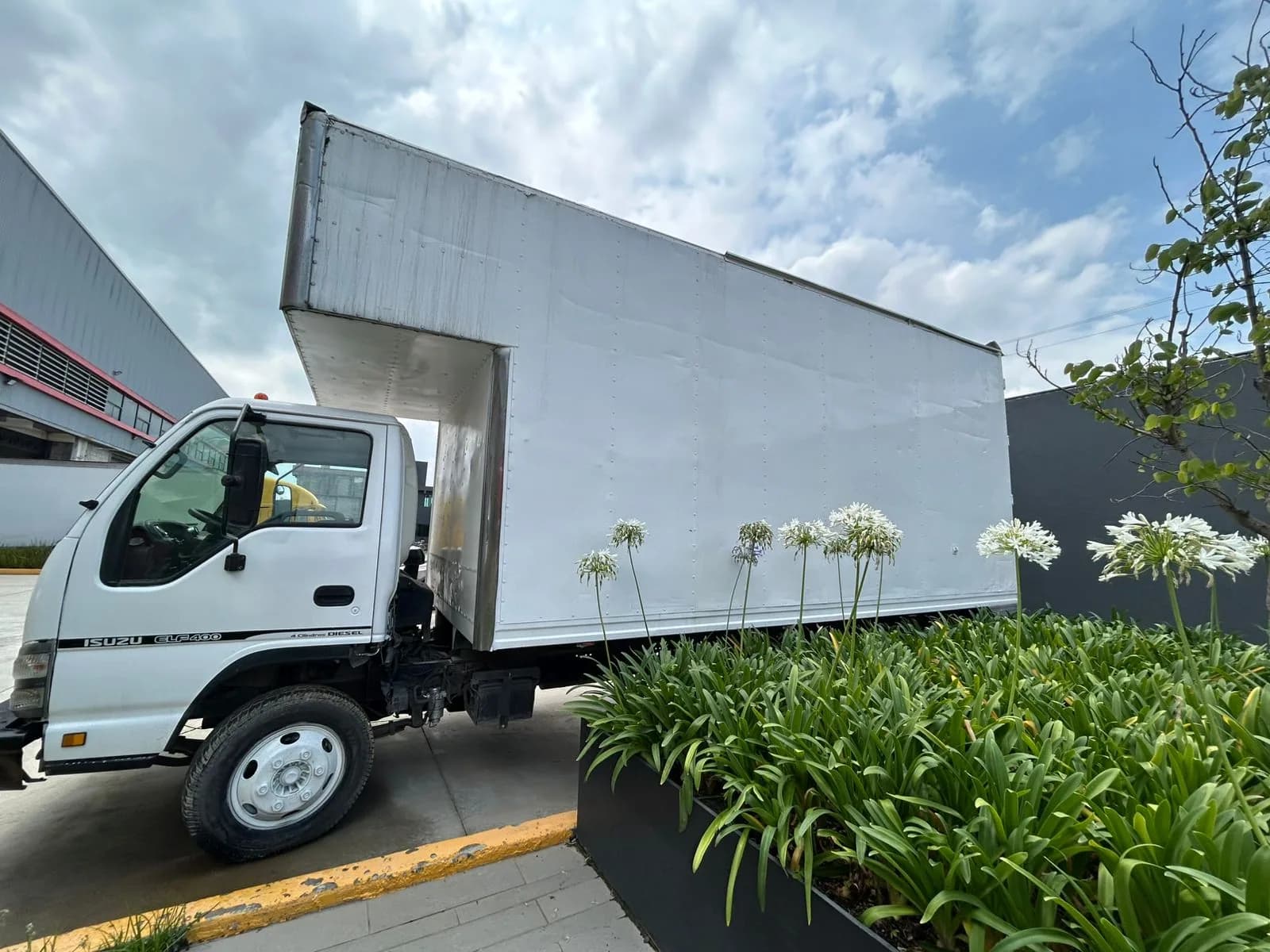 2008 Isuzu ELF 400 Rabón (2 ejes) publicado en Expocamión — foto 12 de 12