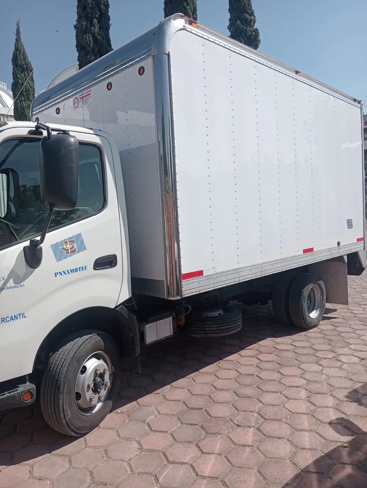 2023 Hino 300/816 Rabón (2 ejes) publicado en Expocamión — foto 3 de 5