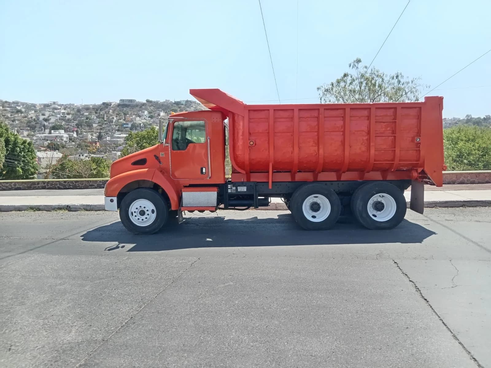 2006 Kenworth T300 Rabón (2 ejes) publicado en Expocamión — foto 5 de 10