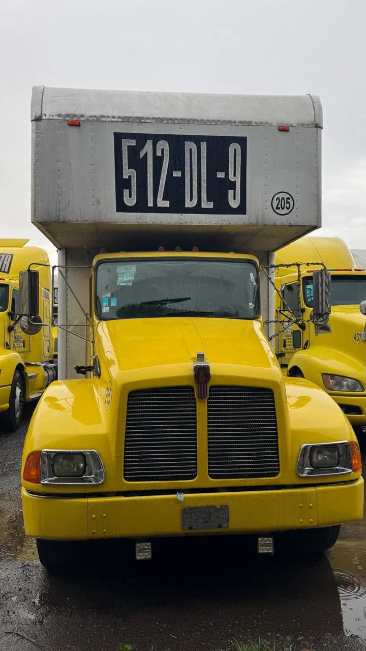 2001 Kenworth T300 Torton (3 ejes) publicado en Expocamión — foto 2 de 3