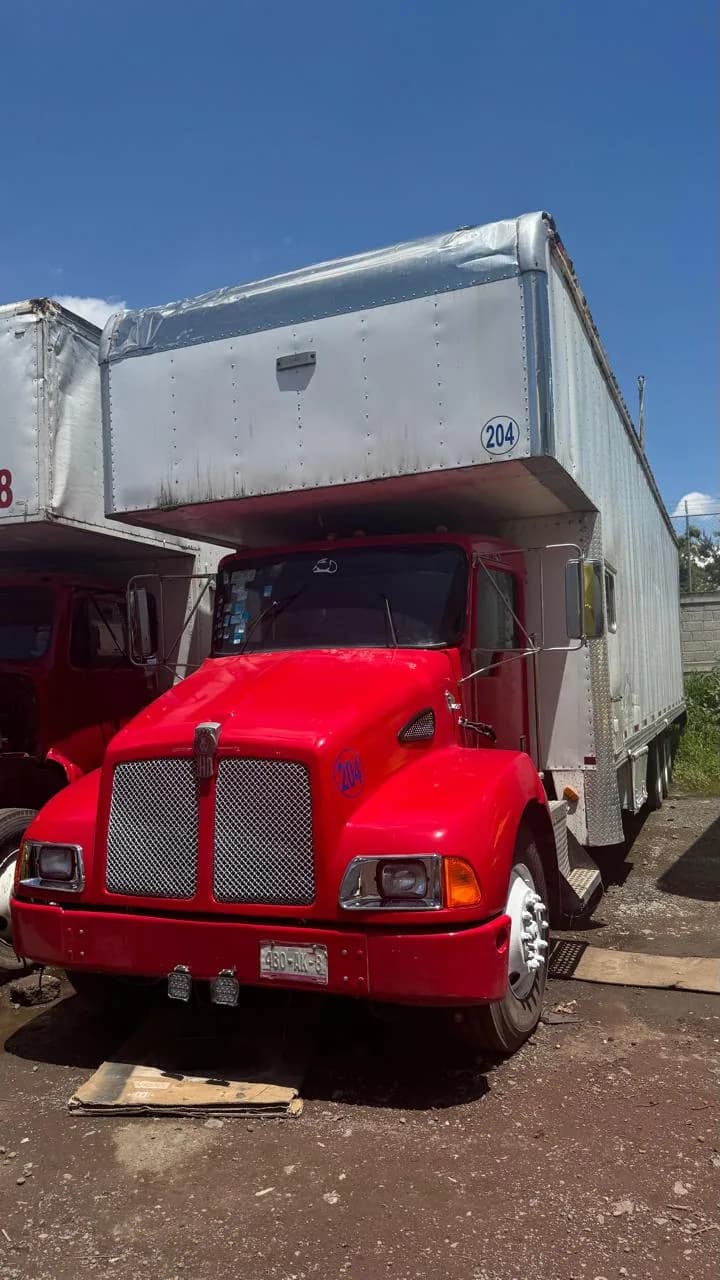 2001 Kenworth T300 Torton (3 ejes) publicado en Expocamión — foto 3 de 3