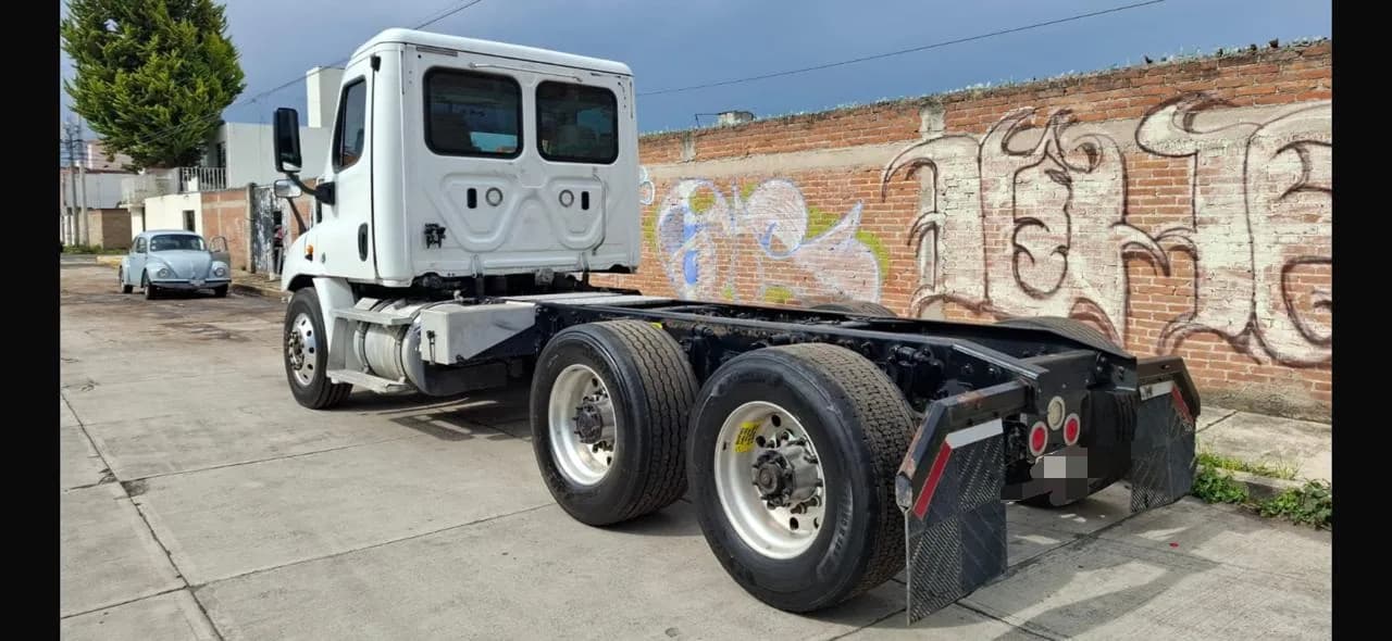 2018 Freightliner Cascadia Rabón (2 ejes) publicado en Expocamión — foto 3 de 13