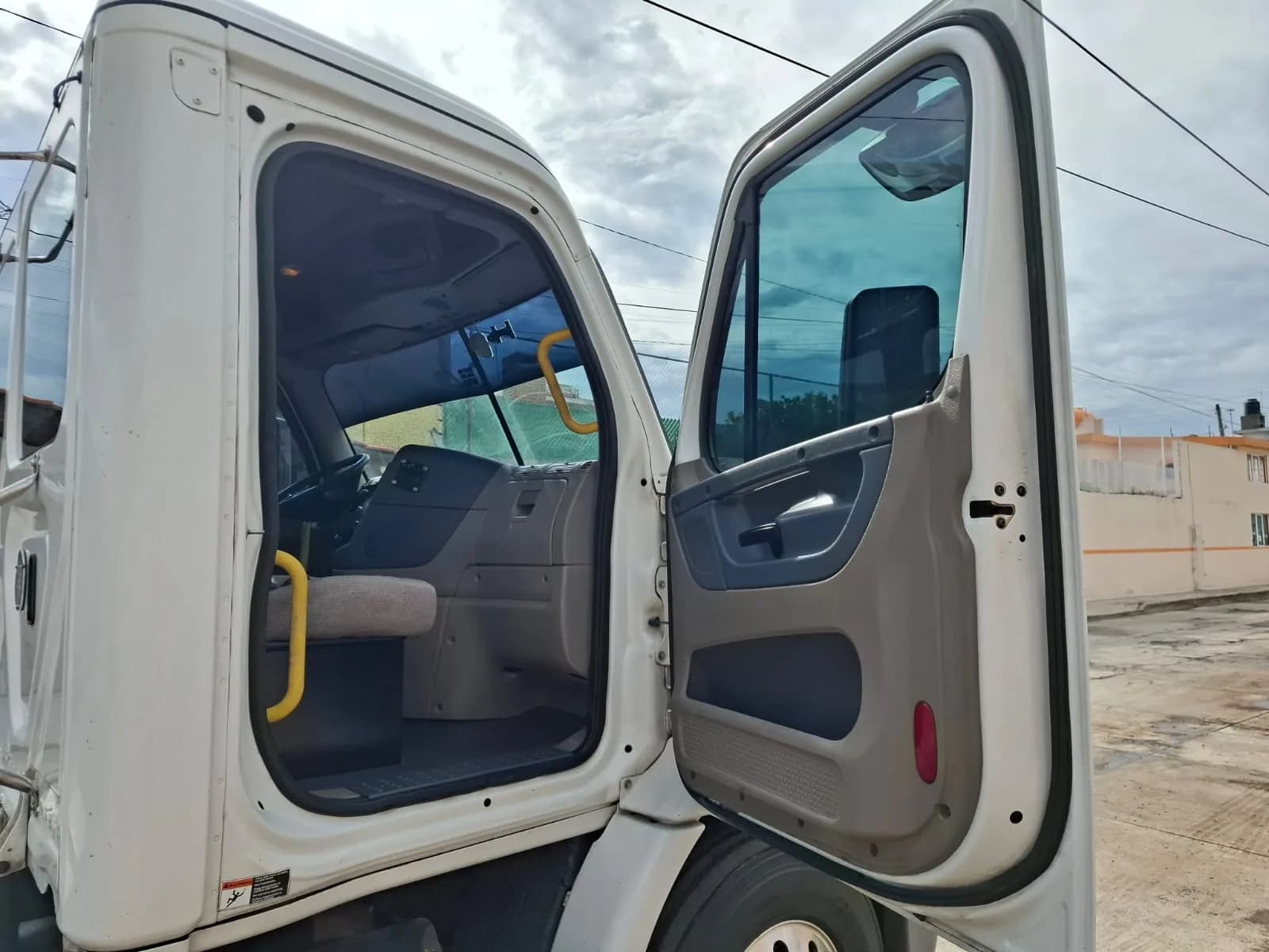 2018 Freightliner Cascadia Rabón (2 ejes) publicado en Expocamión — foto 6 de 13
