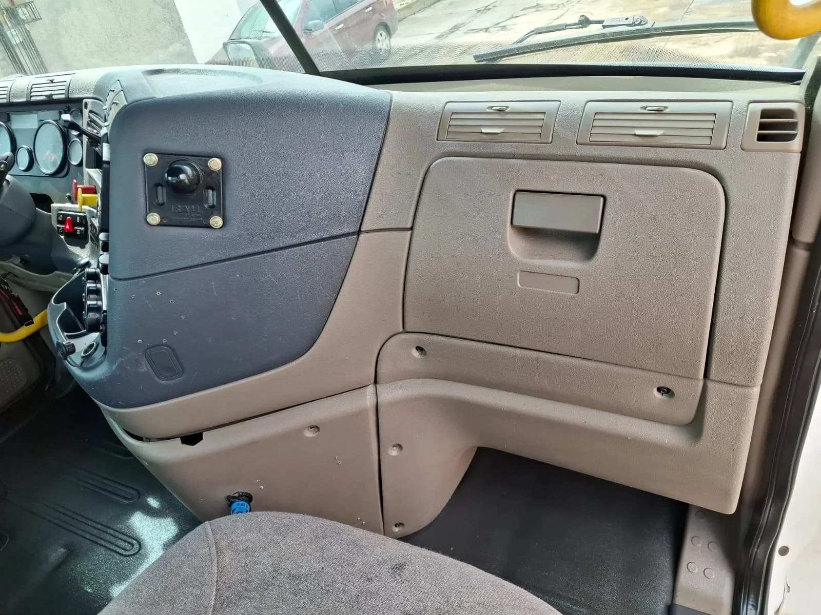 2018 Freightliner Cascadia Rabón (2 ejes) publicado en Expocamión — foto 11 de 13