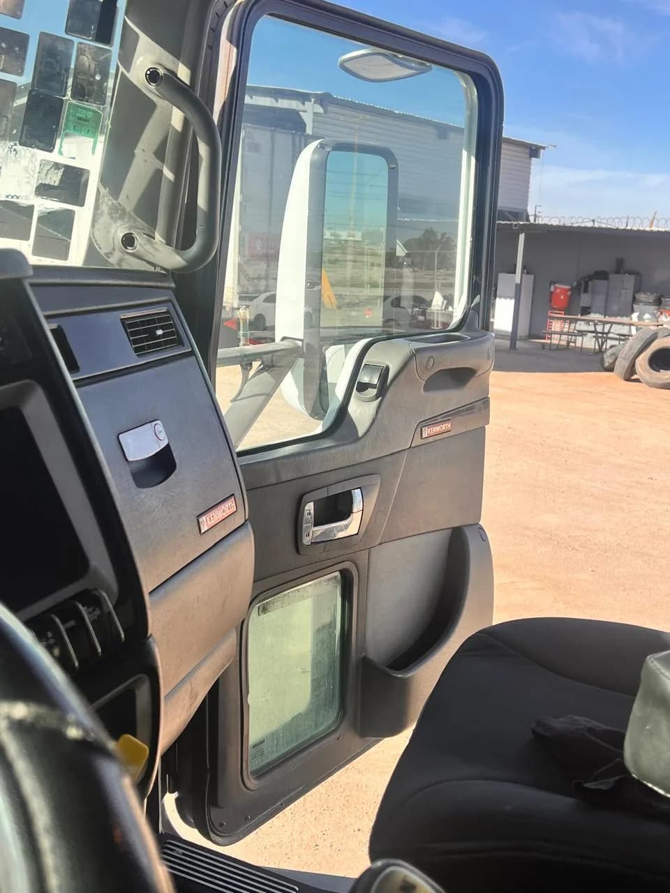 2017 Kenworth T660 Tractocamión 5ta rueda publicado en Expocamión — foto 10 de 12