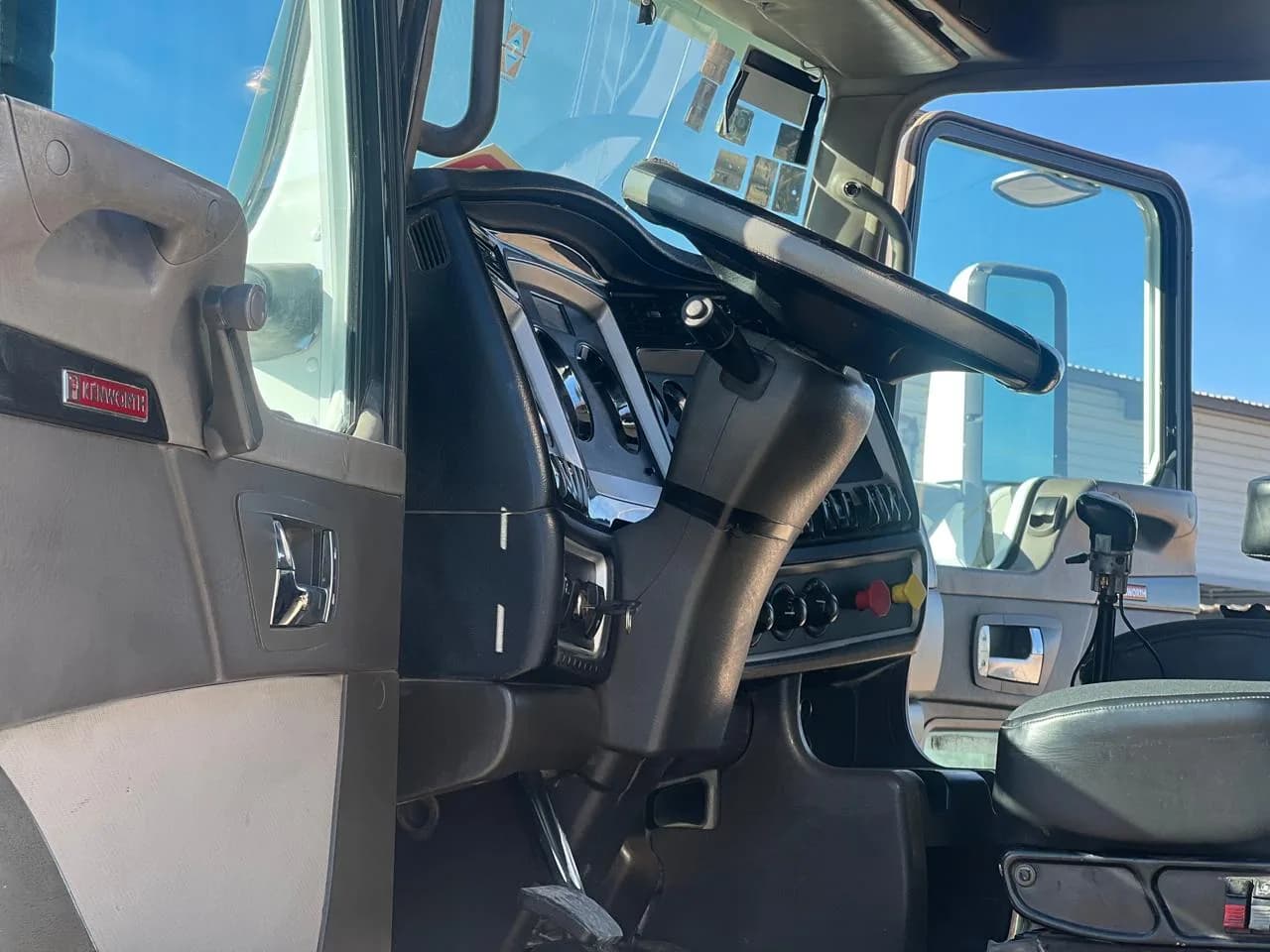 2017 Kenworth T660 Tractocamión 5ta rueda publicado en Expocamión — foto 6 de 12