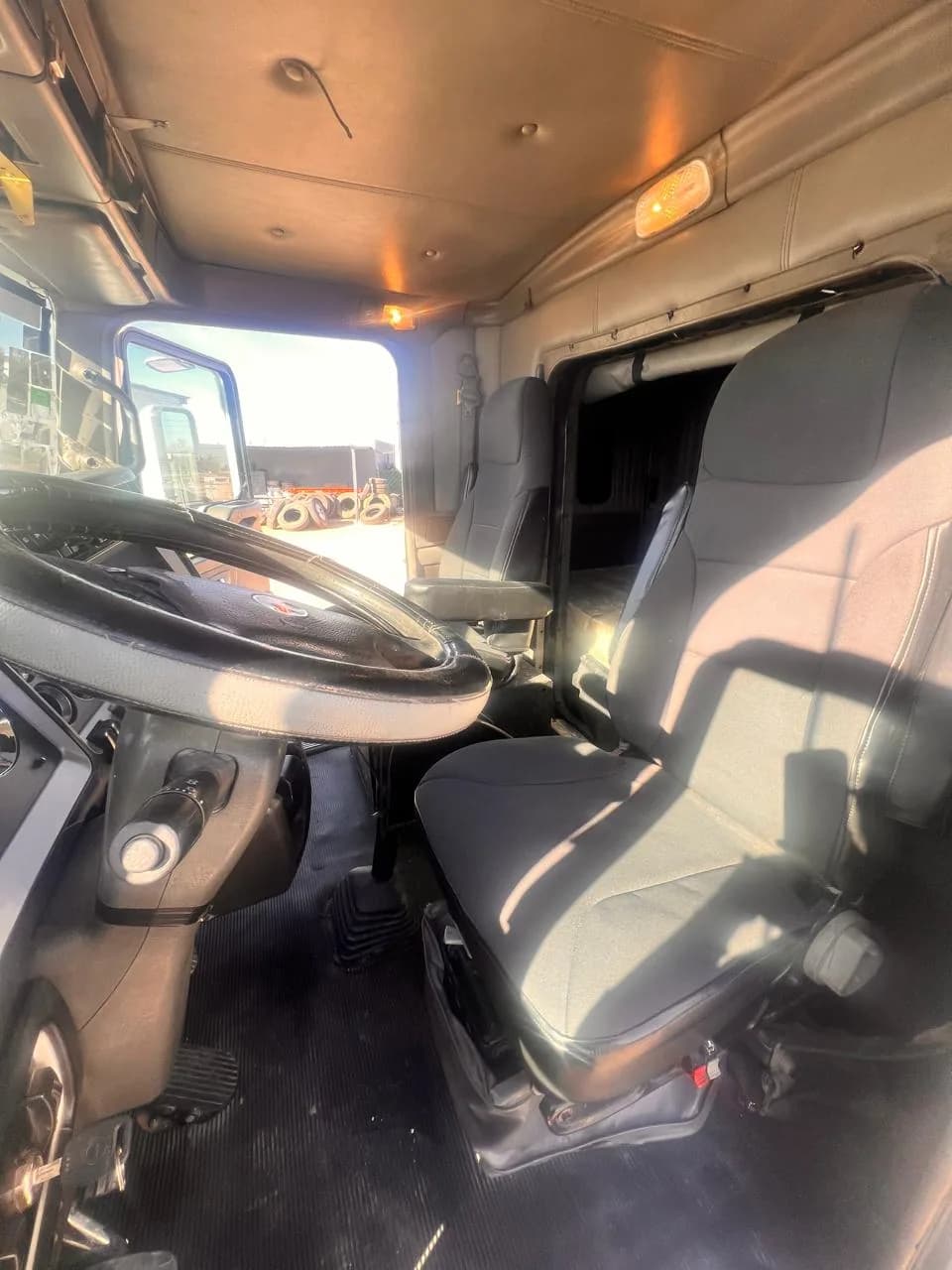 2017 Kenworth T660 Tractocamión 5ta rueda publicado en Expocamión — foto 12 de 12