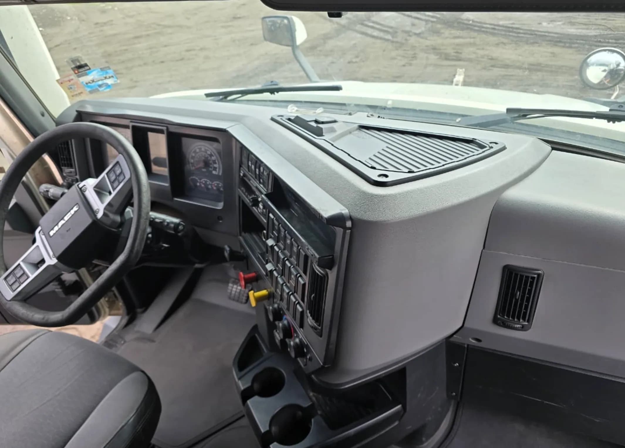 2019 Mack Tractocamión 5ta rueda publicado en Expocamión — foto 5 de 6