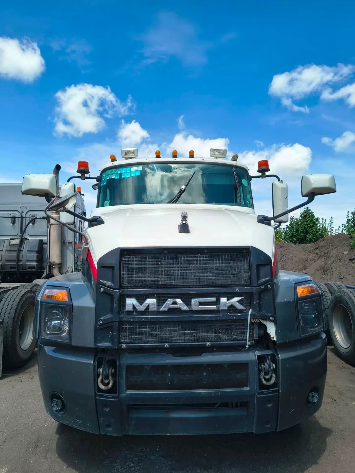 2018 Mack Tractocamión 5ta rueda publicado en Expocamión — foto 4 de 4