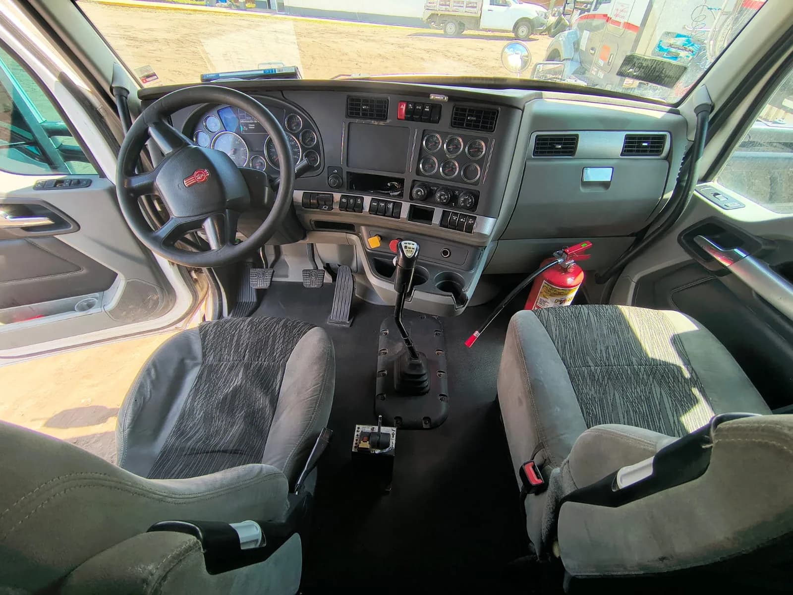 2019 Kenworth T680 Tractocamión 5ta rueda publicado en Expocamión — foto 1 de 6
