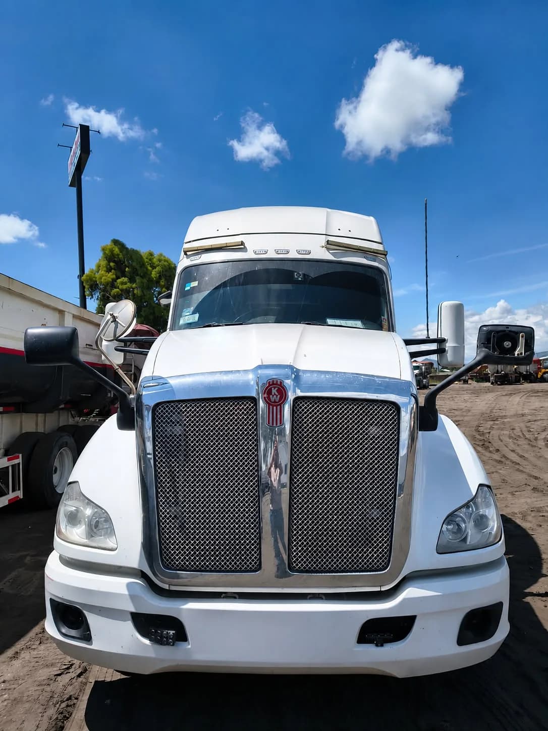 2019 Kenworth T680 Tractocamión 5ta rueda publicado en Expocamión — foto 6 de 6