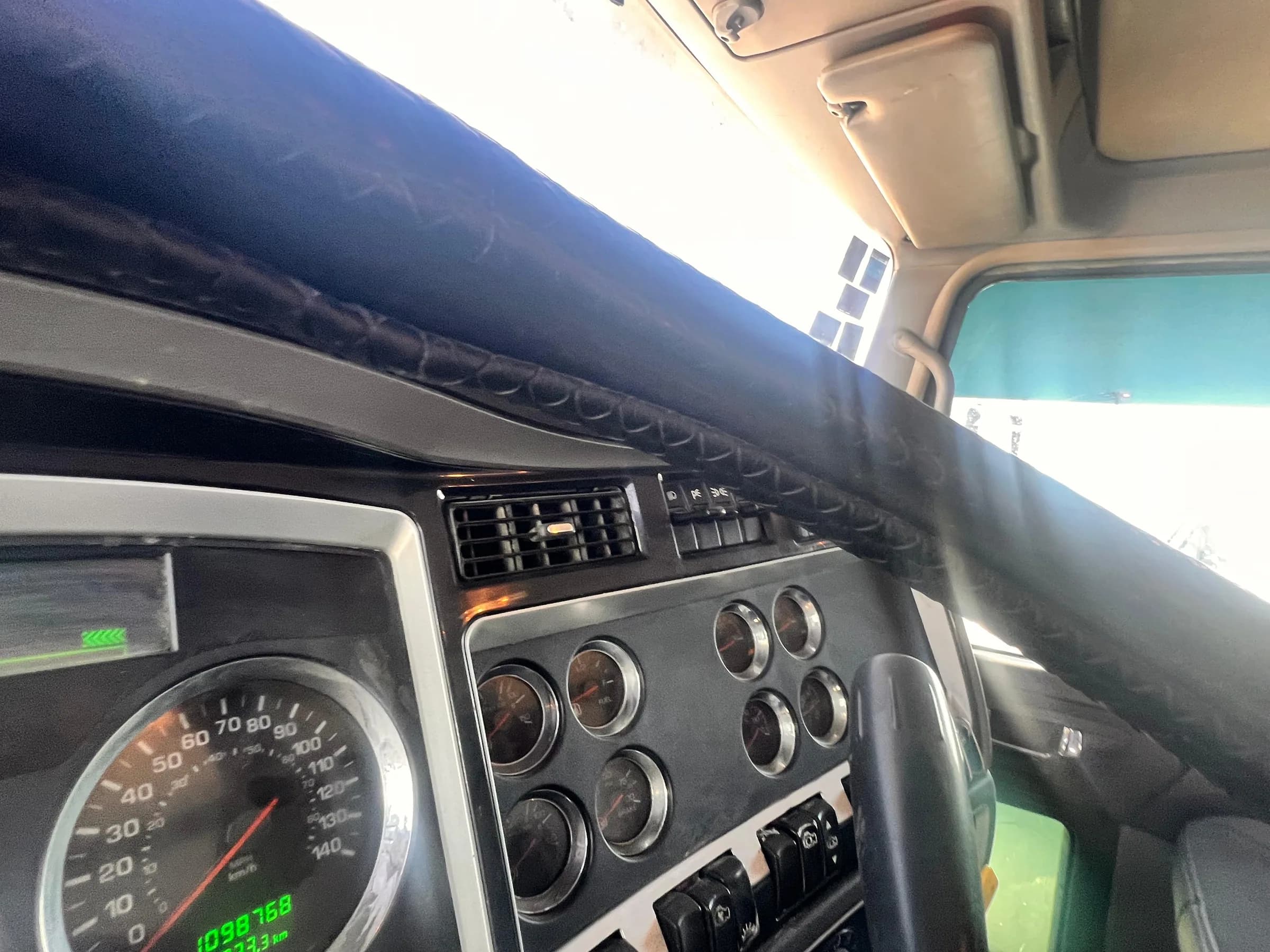 2017 Kenworth T660 Tractocamión 5ta rueda publicado en Expocamión — foto 2 de 6