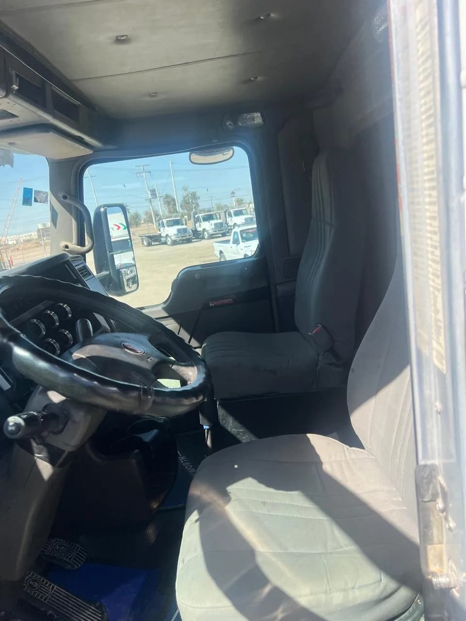 2008 Kenworth T800 Tractocamión 5ta rueda publicado en Expocamión — foto 3 de 4