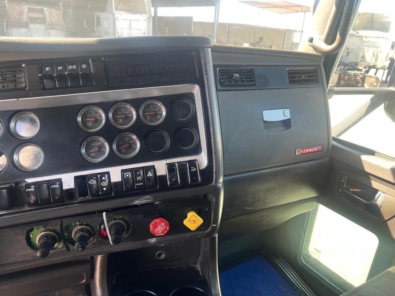 2008 Kenworth T800 Tractocamión 5ta rueda publicado en Expocamión — foto 4 de 4
