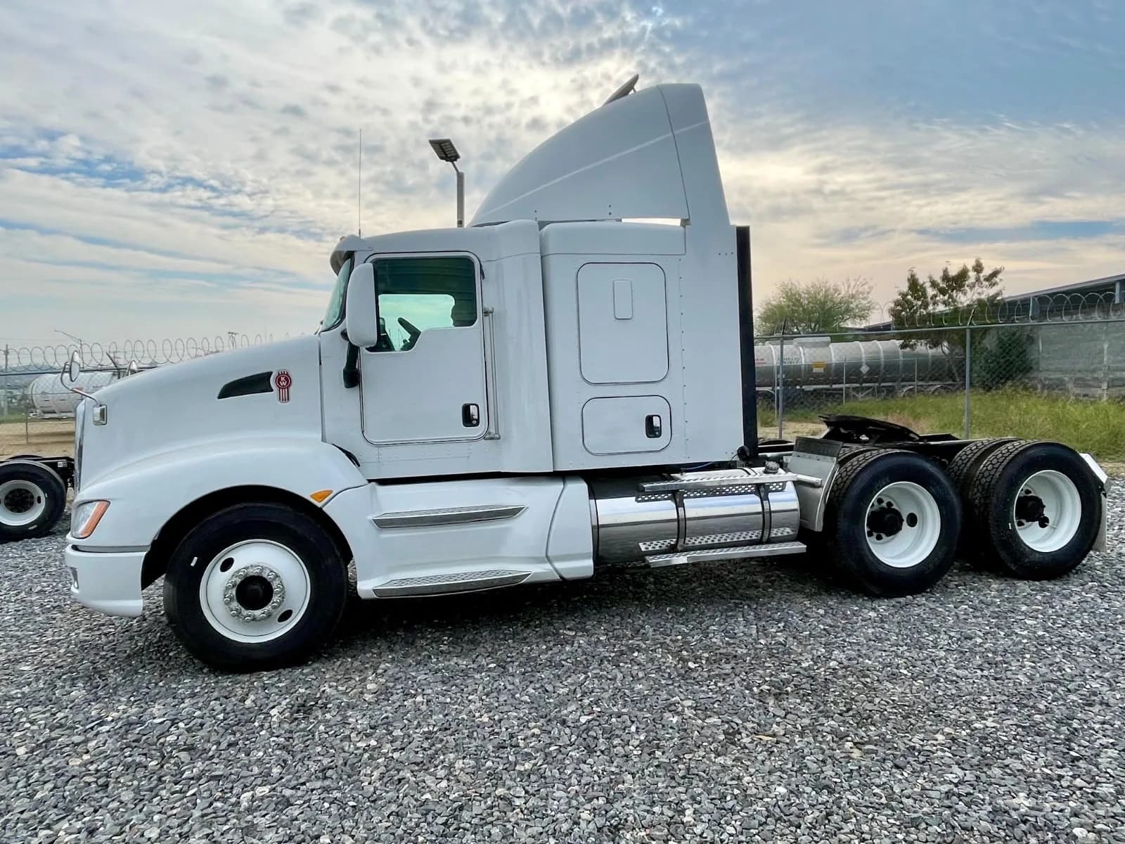 2015 Kenworth T680 Tractocamión 5ta rueda publicado en Expocamión — foto 6 de 7
