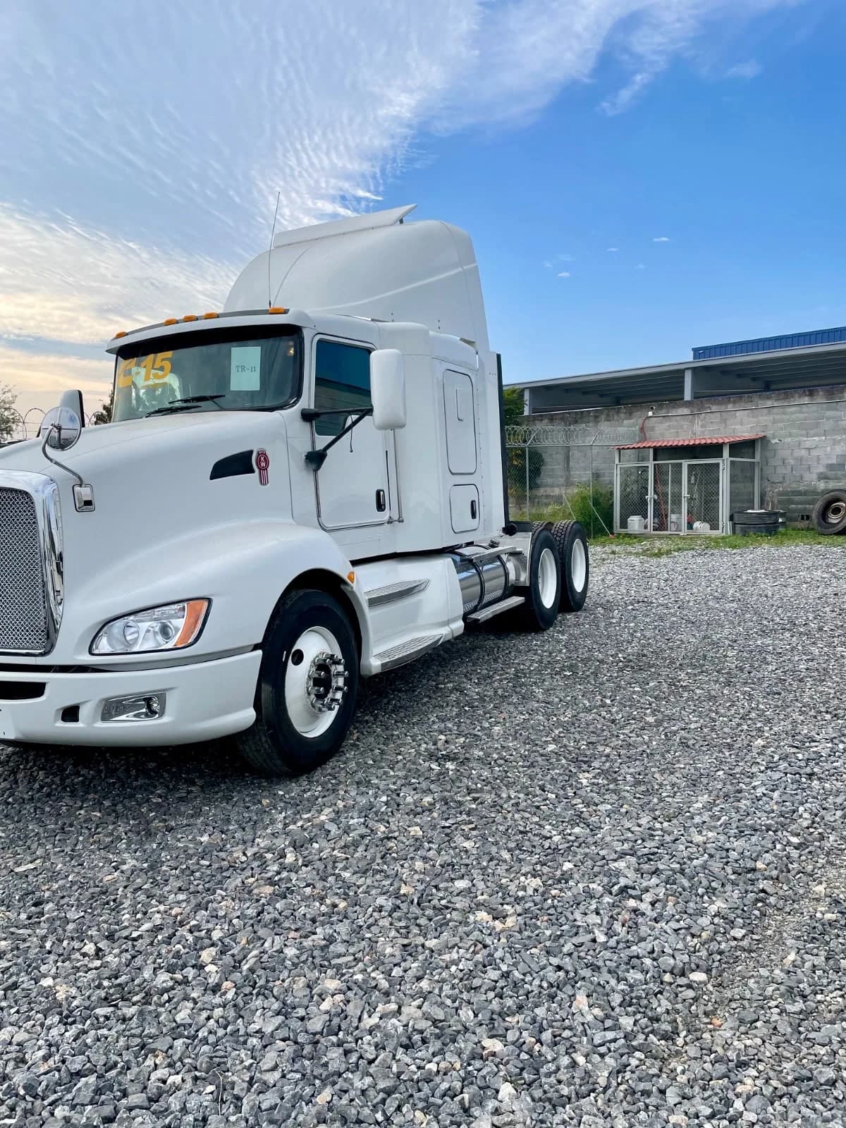 2015 Kenworth T680 Tractocamión 5ta rueda publicado en Expocamión — foto 7 de 7