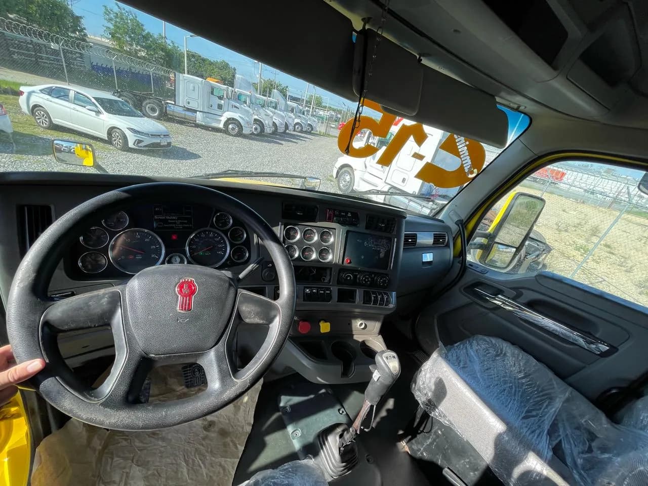 KW T680 Motor Cummins con llantas nuevas (TR-19)