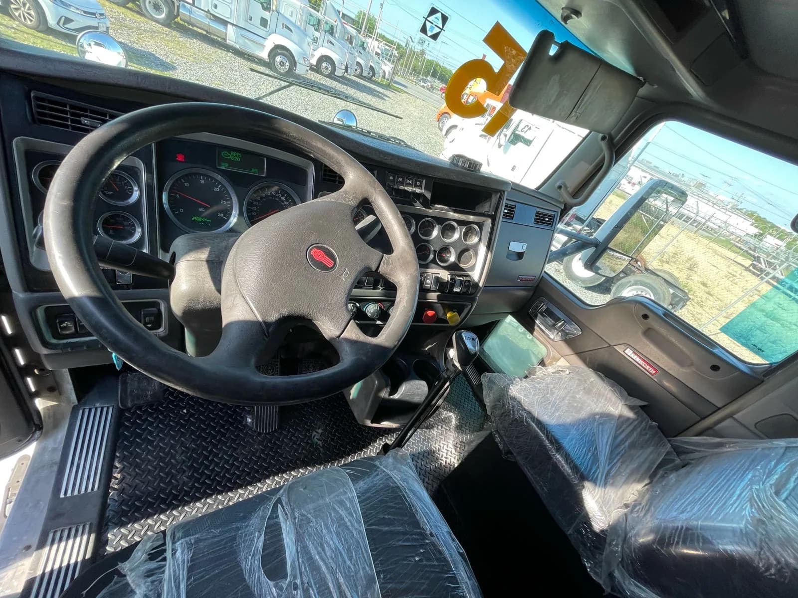 2015 Kenworth T800 Tractocamión 5ta rueda publicado en Expocamión — foto 3 de 12