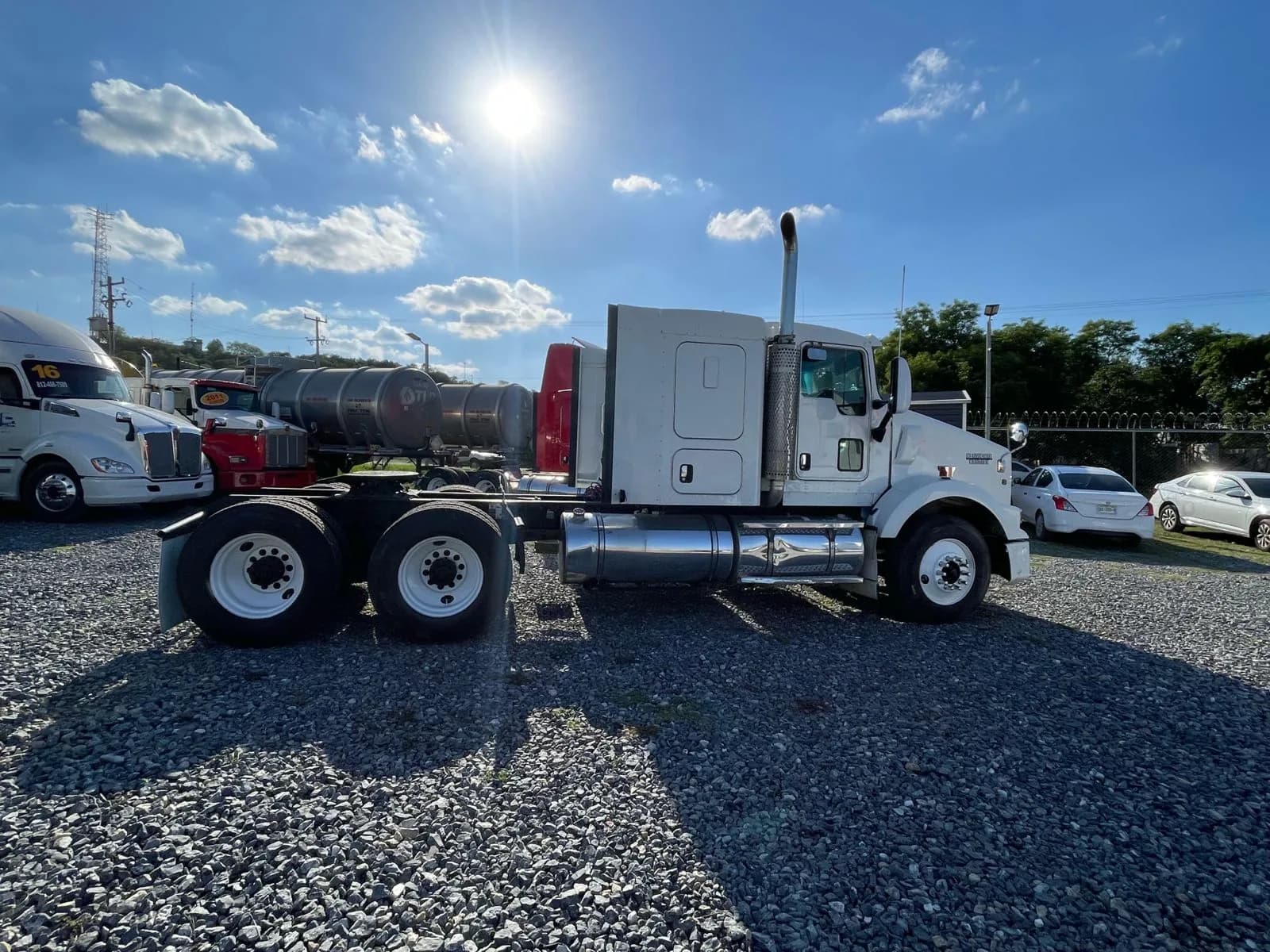 2015 Kenworth T800 Tractocamión 5ta rueda publicado en Expocamión — foto 1 de 12