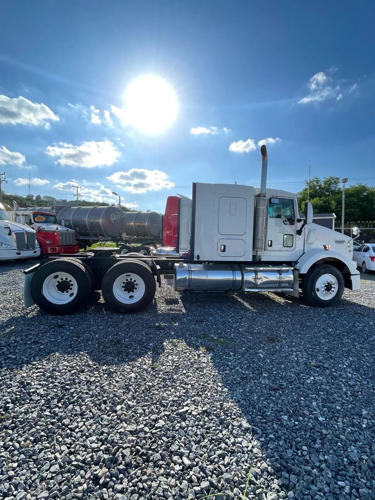 2015 Kenworth T800 Tractocamión 5ta rueda publicado en Expocamión — foto 5 de 12