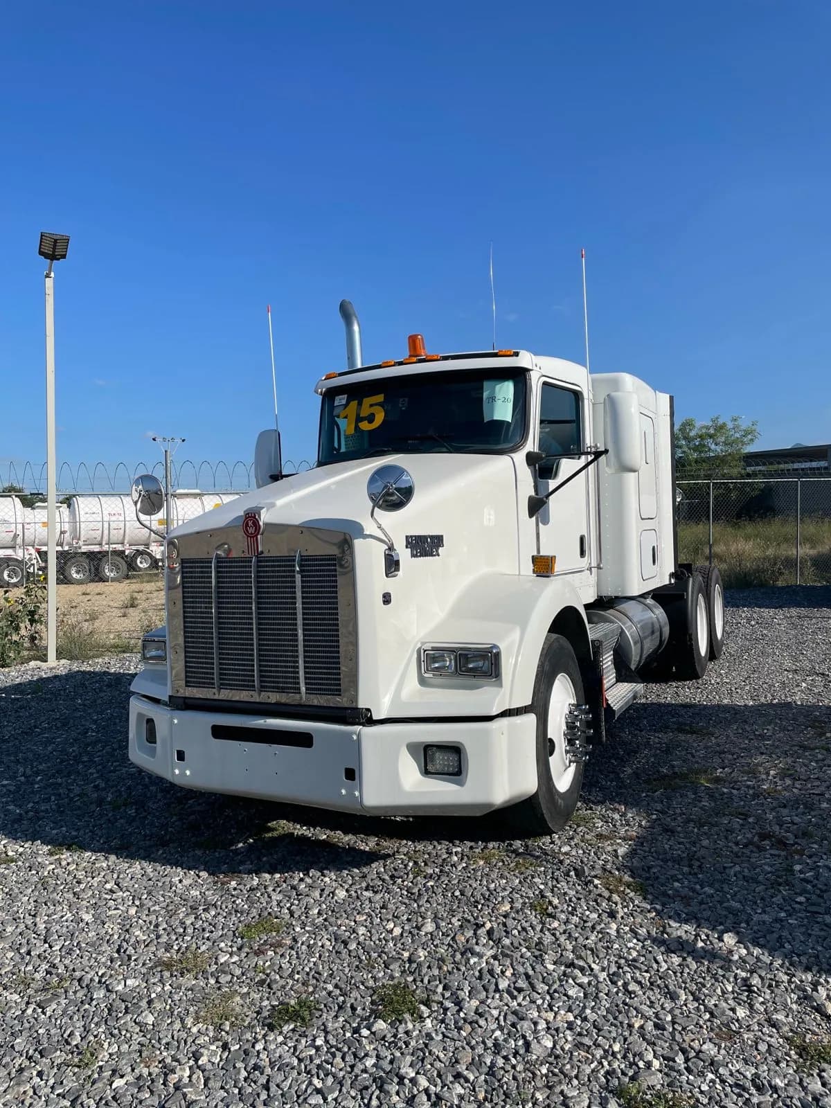 2015 Kenworth T800 Tractocamión 5ta rueda publicado en Expocamión — foto 11 de 12