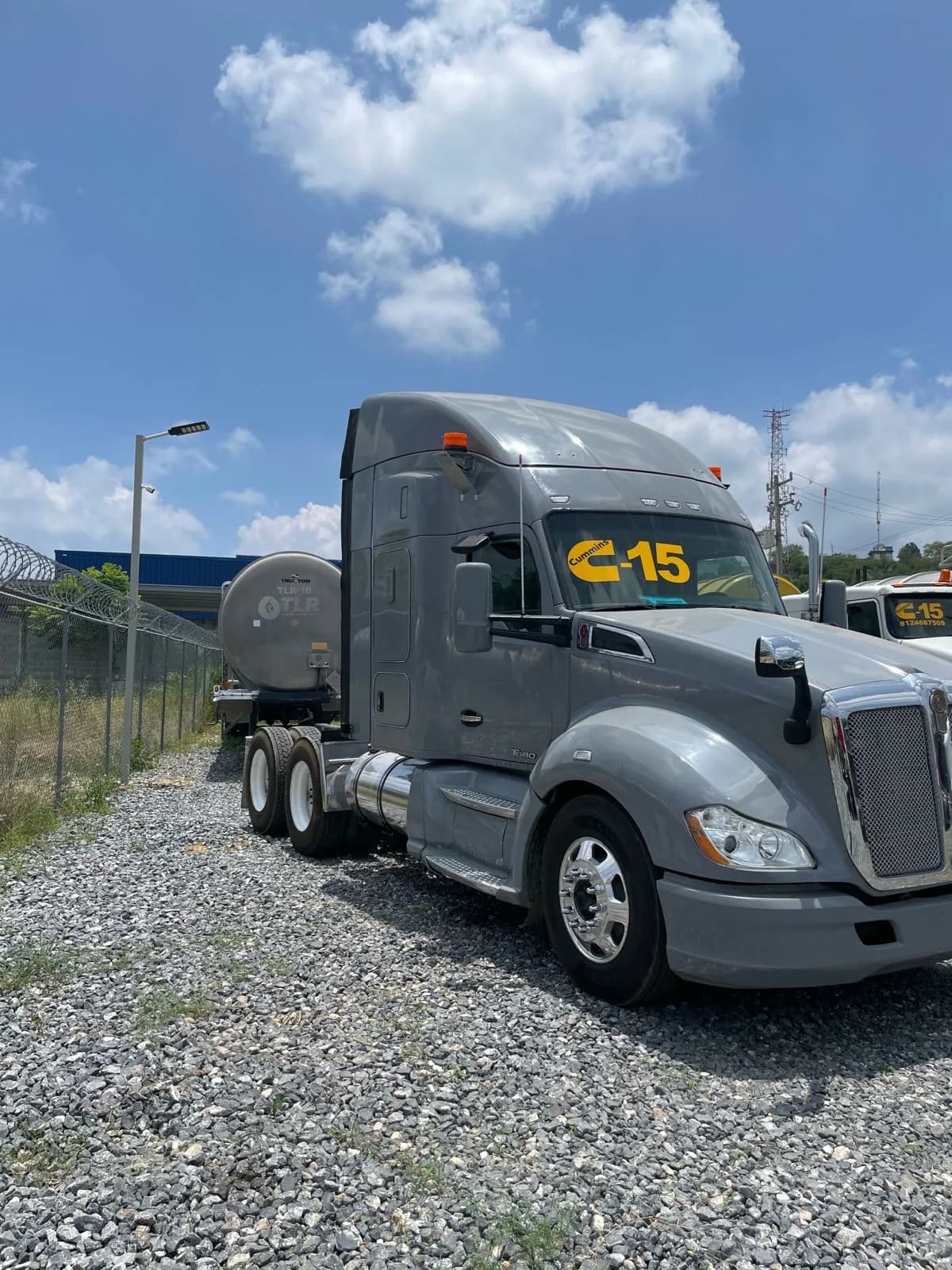 2015 Kenworth T680 Tractocamión 5ta rueda publicado en Expocamión — foto 1 de 10
