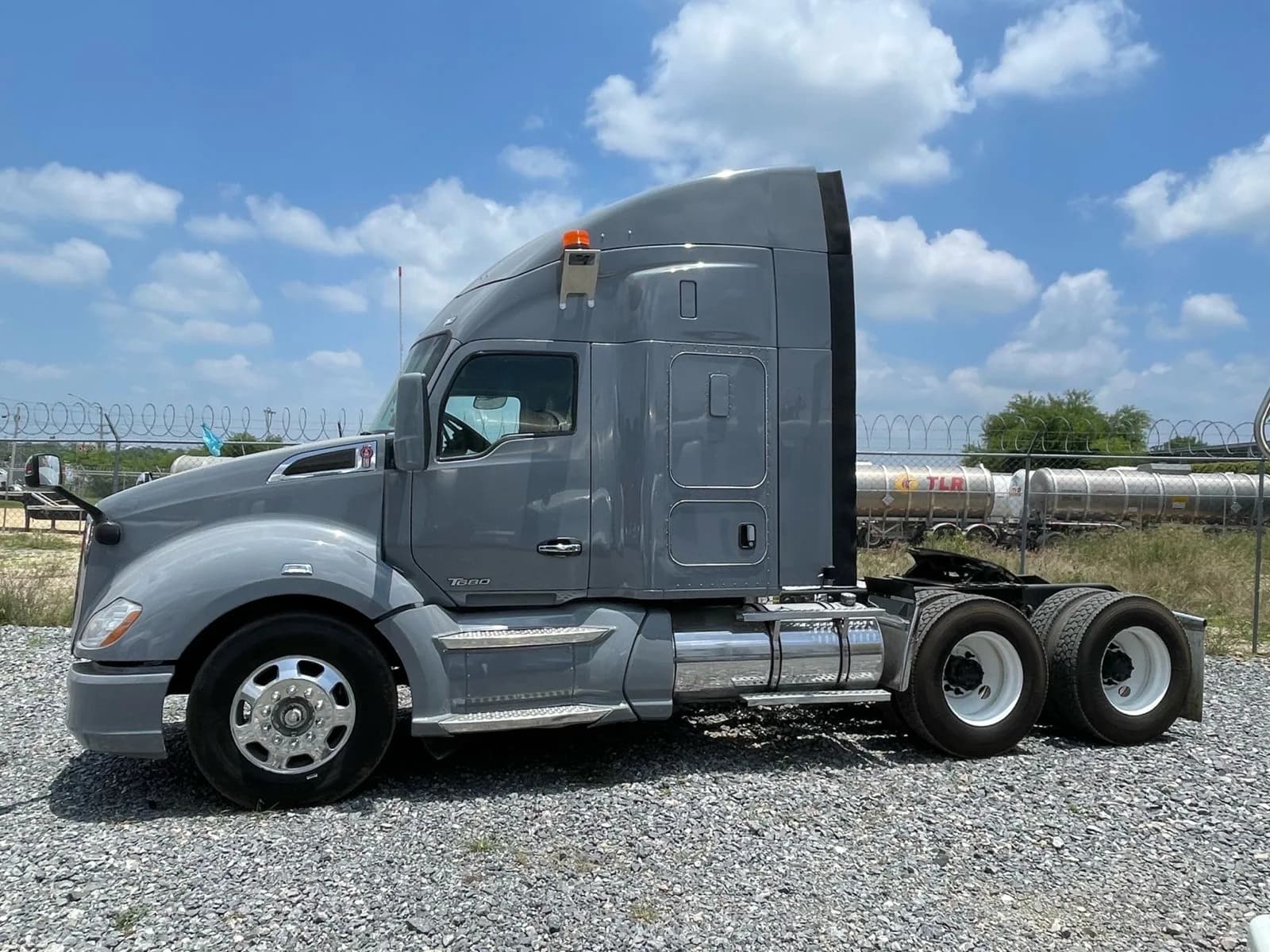 2015 Kenworth T680 Tractocamión 5ta rueda publicado en Expocamión — foto 8 de 10