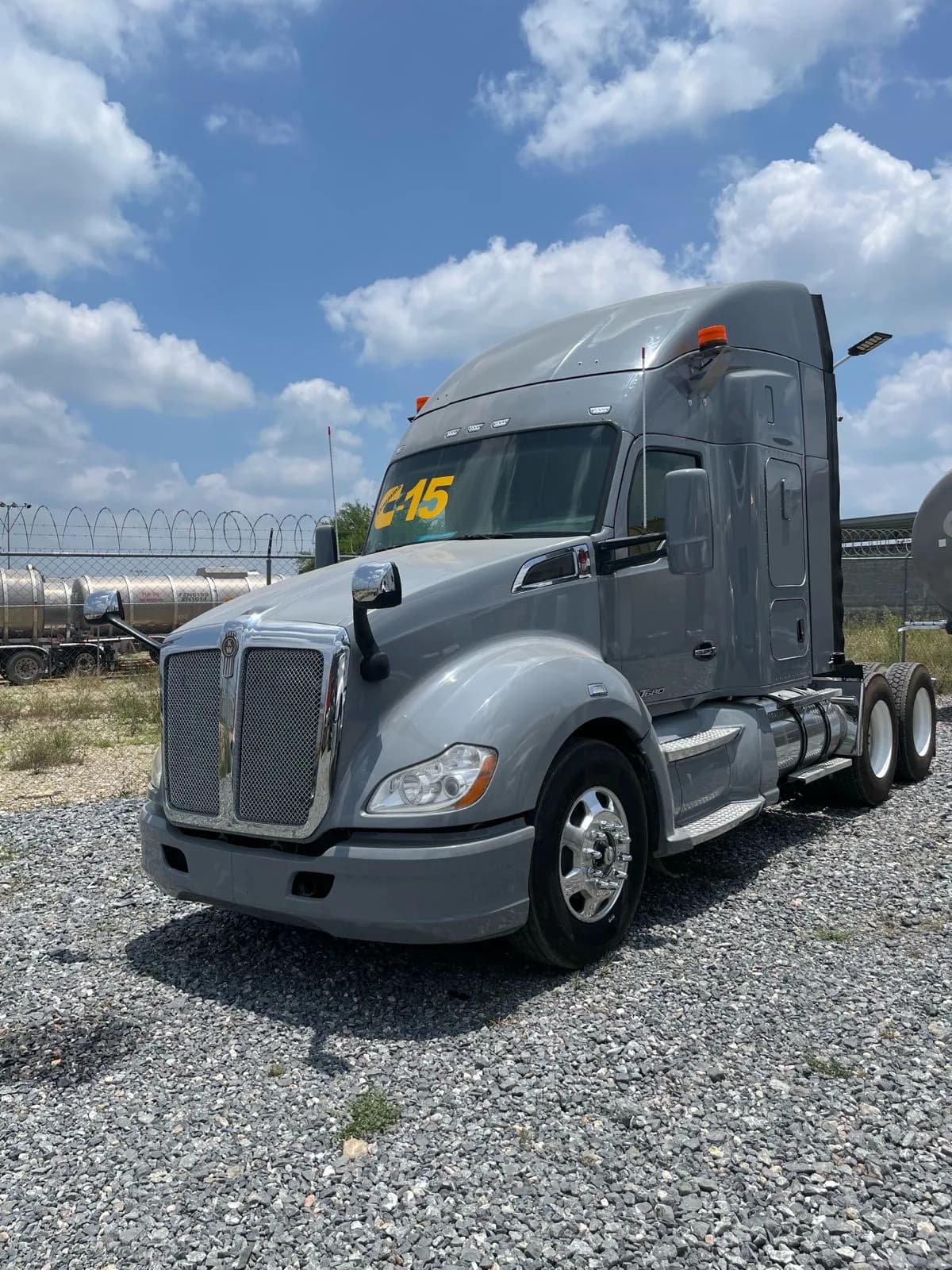 2015 Kenworth T680 Tractocamión 5ta rueda publicado en Expocamión — foto 9 de 10
