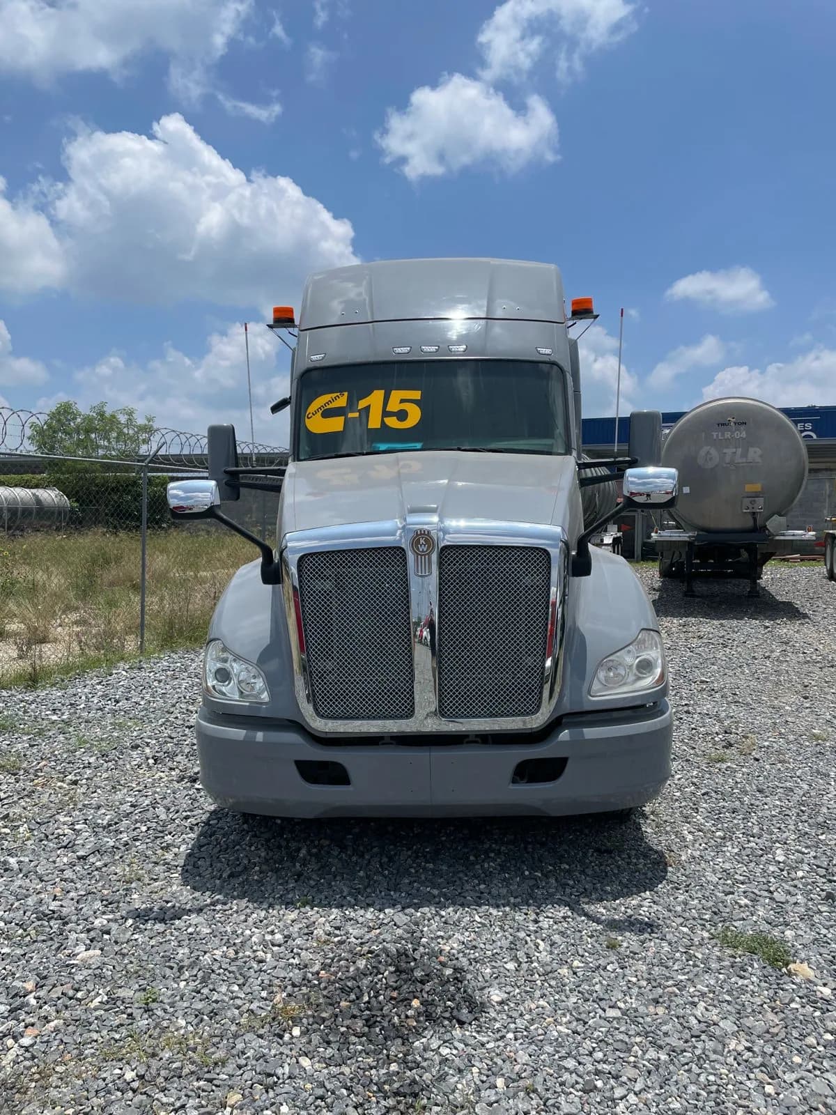 2015 Kenworth T680 Tractocamión 5ta rueda publicado en Expocamión — foto 10 de 10
