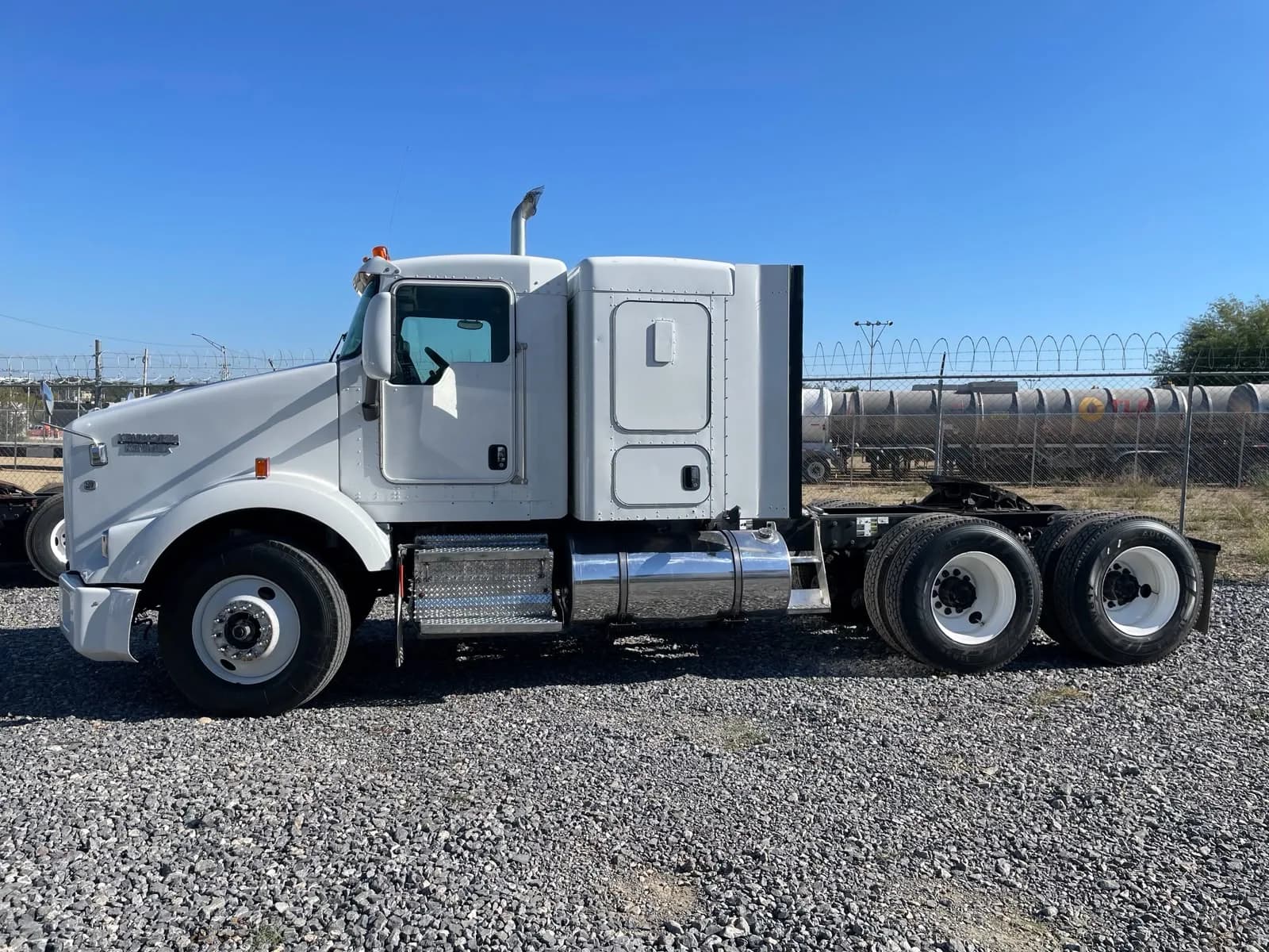 2015 Kenworth T800 Tractocamión 5ta rueda publicado en Expocamión — foto 2 de 5