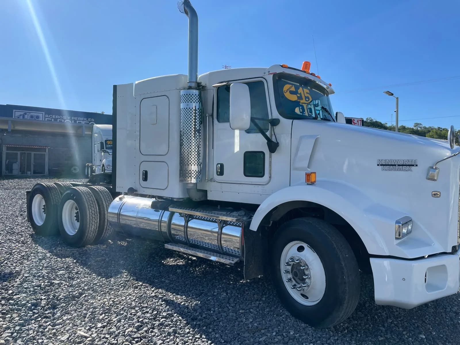2015 Kenworth T800 Tractocamión 5ta rueda publicado en Expocamión — foto 3 de 5
