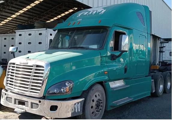 2015 Freightliner Cascadia 125 Tractocamión 5ta rueda publicado en Expocamión — foto 4 de 5